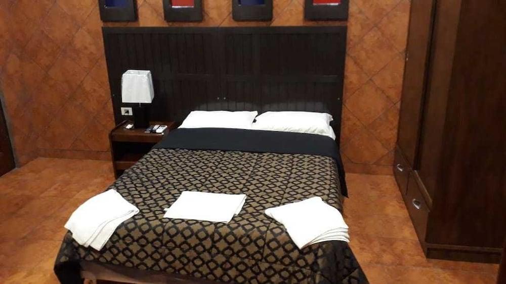 אסונסיון Residencia Leones De Castilla מראה חיצוני תמונה